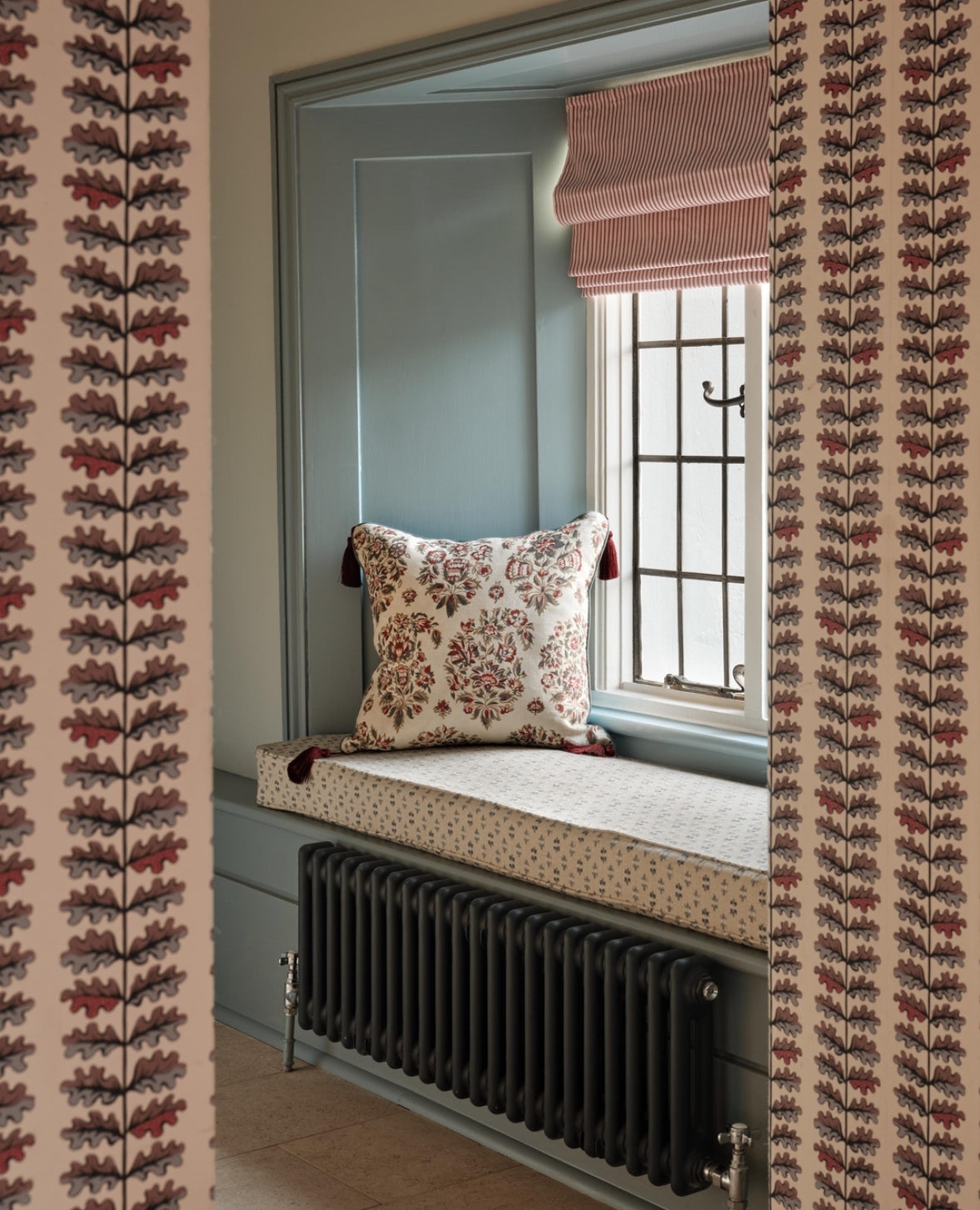 QUERCUS WALLPAPER // chambray